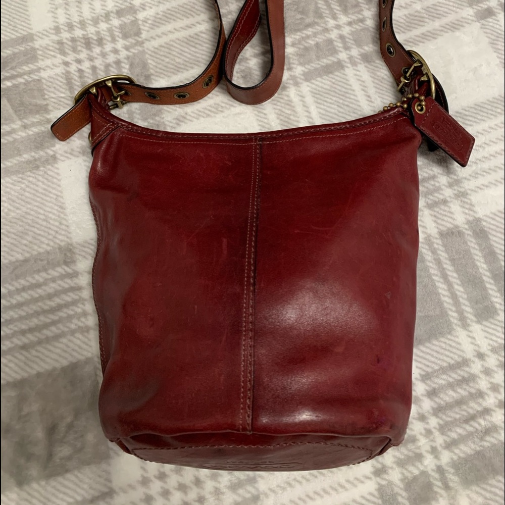 Classic Coach leather shoulder bag (burgundy)